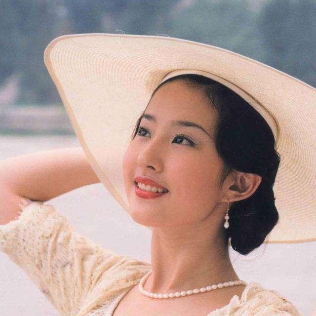 中国最美的女人排名前十名(中国长得最迷人的女人朱丹)
