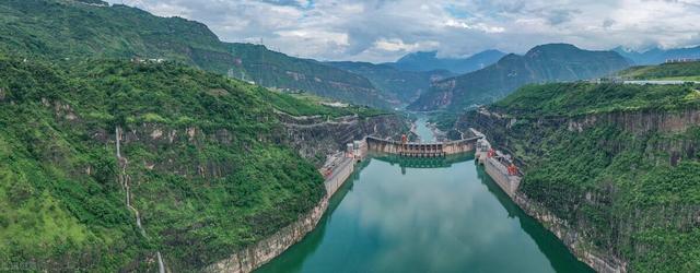 中国水电站排名前十名(中国第一座水电站)