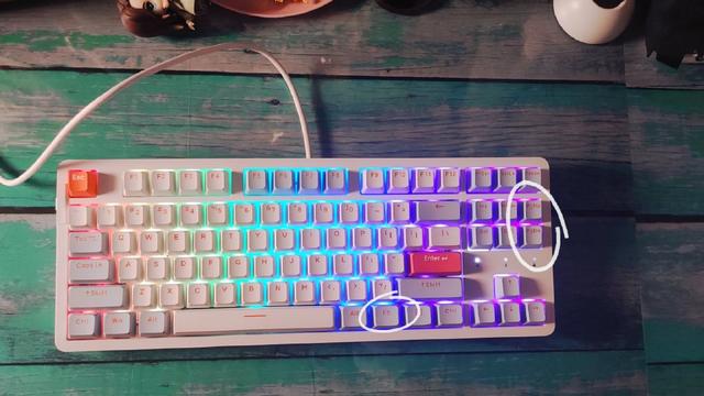 机械键盘灯光怎么切换色彩(键盘灯光开启是哪个键)