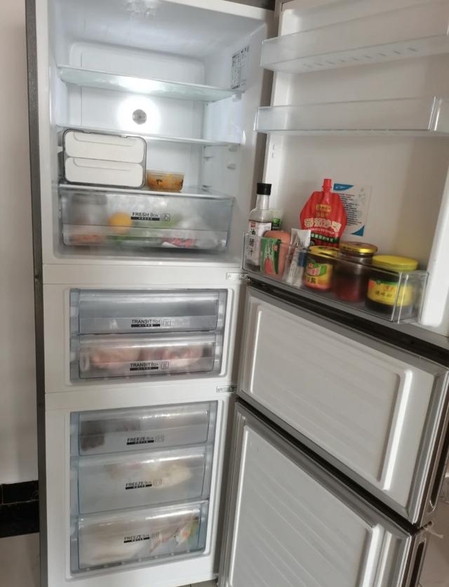 三开门冰箱尺寸规格有多宽(最小冰箱尺寸50x50)