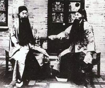 中国人自己设置的第一部电影是1905年谭鑫培主演的(第一部1905年的电影谭鑫培主演)