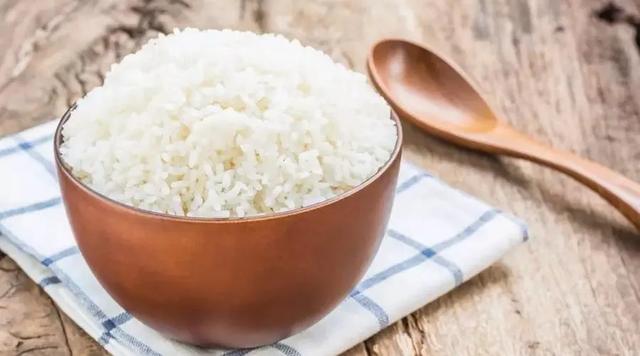 米饭的碳水按生米还是熟米(米饭每百克有多少碳水)